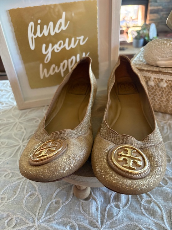 Tory Burch Shoes - Tory Burch Gold Metallic Leather Ballet Flats Logo Medallion 9.5M